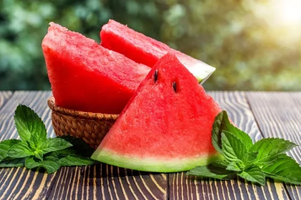 The benefits of "watermelon" and precautions that you should know before eating.
